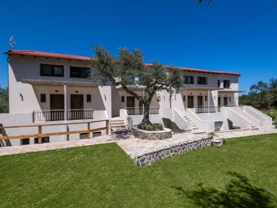 Dionysus Apartments & Suites