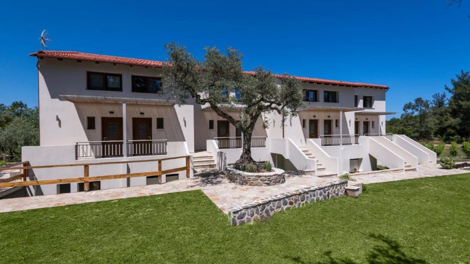 Dionysus Apartments & Suites