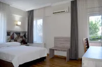 Megas Hotel