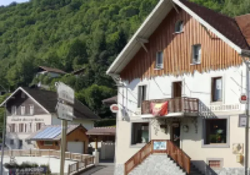 Hotel du Lac des Corbeaux Hotels near Vologne Express