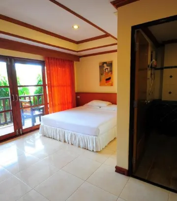 ห้องดีลักซ์ เตียงควีนไซส์ ปลอดบุหรี่