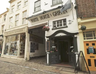 White Horse & Griffin Hotels near The Staircase Cafe
