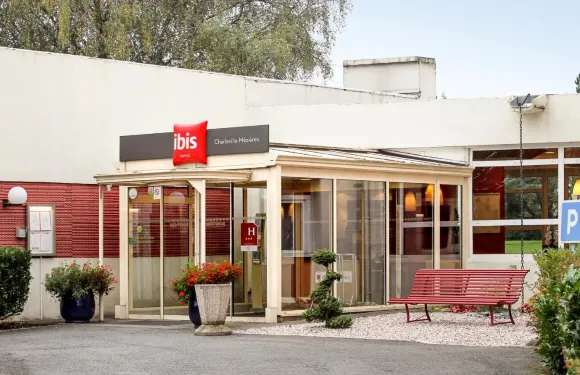 沙勒維爾-梅濟耶爾宜必思酒店