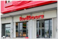 Reddoorz Plus @ Madukoro Raya Semarang Hotel dekat Cagar Budaya MIN GROUP (Rafi Mintardi S.H.,S.E.,M.H.,M.M.)