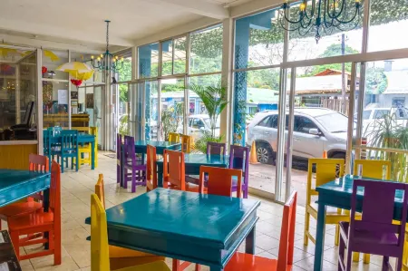 Hotel Las Colinas Отели рядом с достопримечательностью «Tabacon Hot Springs»