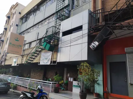 Parkview Hotel Отели в г. Восточный Мисамис