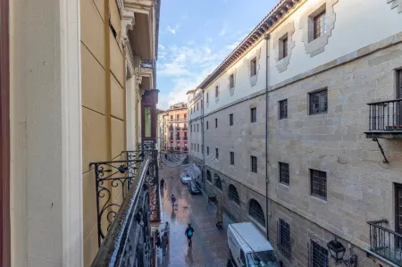 Arenal Suites Bilbao Отели рядом со станцией Музей Гуггенхайма в Бильбао