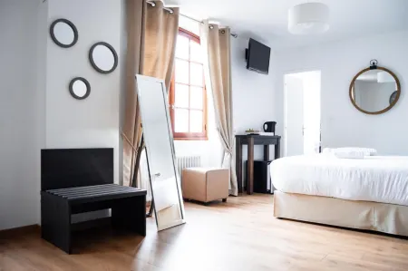 Hôtel le Tivoli Отели в г. Шато-Арну-Сент-Обан