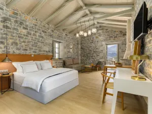 Trapela Limeni Luxury Suites
