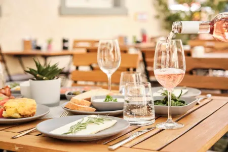 Jufa Hotel Meersburg am Bodensee Отели рядом с достопримечательностью «Winzerverein Hagnau»