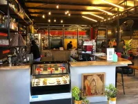 100% Cafe Moto Hostel