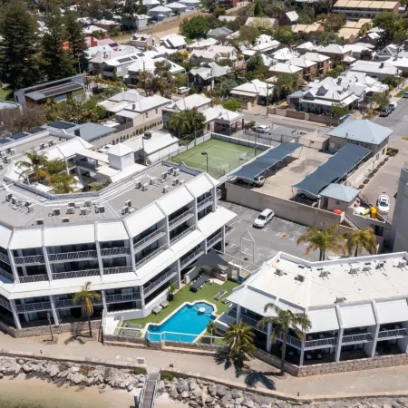 Pier 21 Riverside Apartment Hotel