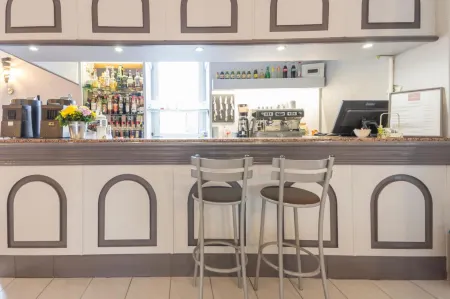 Logis Hôtel le Jabron Отели в г. Труина