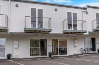 Apartments 521