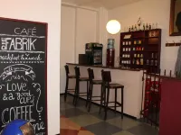 Die Fabrik - Hostel โรงแรมใกล้สะพานโอเบอร์บาวม์