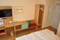 Restaurant Hotel Rüttihubelbad فنادق في Konolfingen