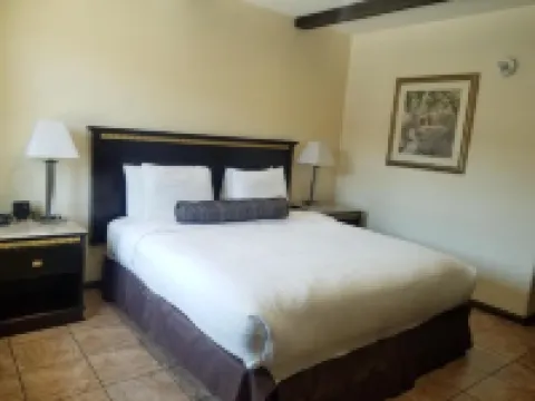 Tuscan Garden Inn Hotels near Space Shuttle Endeavour