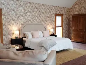 Victorian Suite by Amish Country Lodging