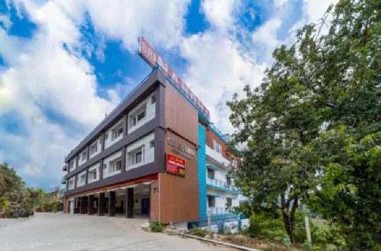 Sri Nandha Luxury Comforts Hotels near Nallamudi Viewpoint