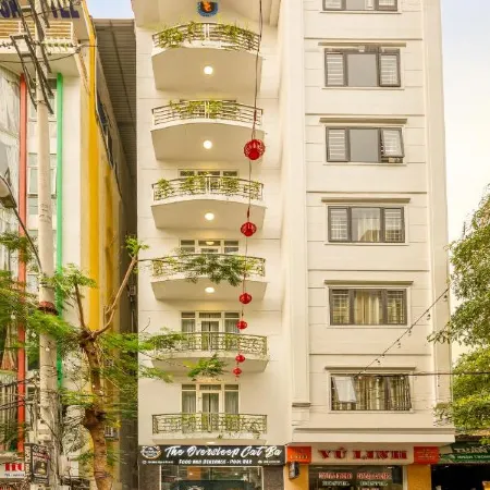 The Oversleep Catba Hostel & Pool Bar Отели рядом с достопримечательностью «Порт Cat Ba»