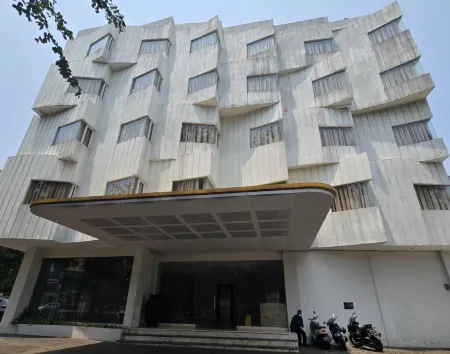 N3 Zainul Arifin Hotel