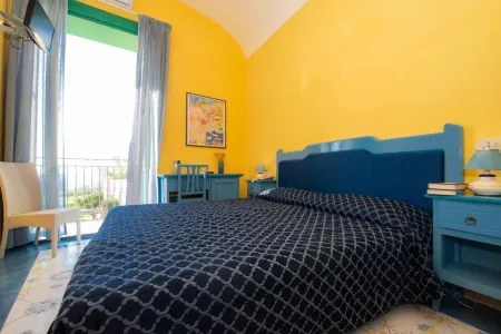 Hotel Savoia Отели в г. Прочида