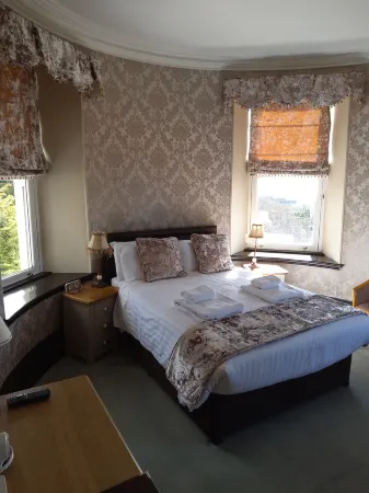 Tyr Graig Castle Отели в г. Дайфрин Ардудви