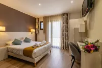 Logis Hôtel Restaurant le Cours - ที่มีบาร์