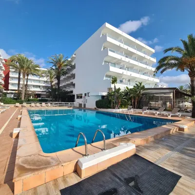 Apartamentos Llobet Ibiza Отели рядом с достопримечательностью «Порт Ивисы»