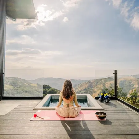 Lakay Monteverde with Heated Pool, Golf Cart and Breakfast