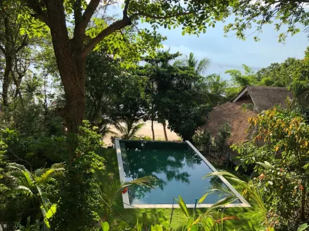 Coconut Beach Bungalows Отели рядом с достопримечательностью «Bottle Beach»