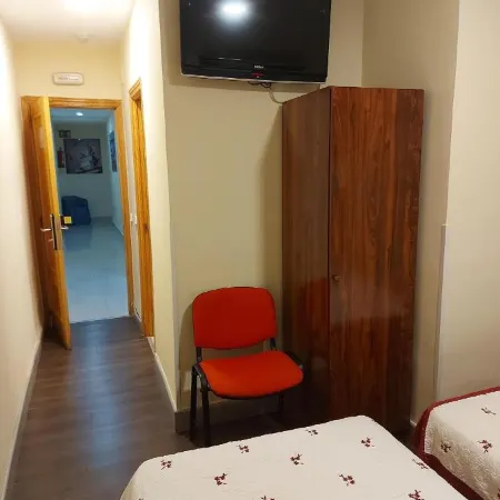 Hostal Moncloa Отели рядом с достопримечательностью «Автостанция Moncloa »