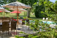 Le Château de Camille Hotels in Estipouy