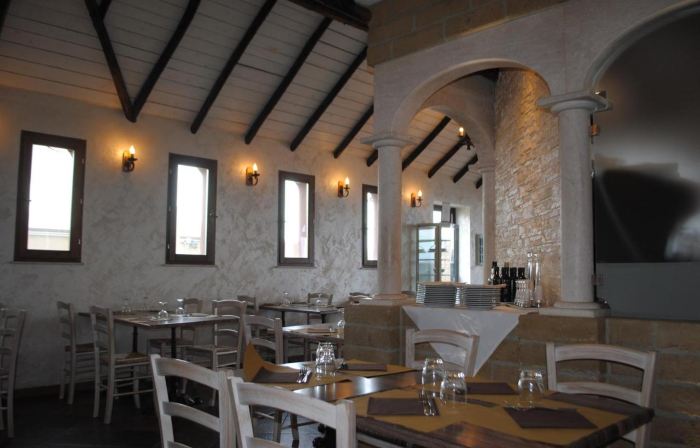 Luxar Room