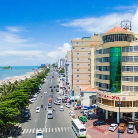 Thuy Van Hotel Отели рядом с достопримечательностью «Храм Кита»