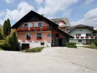 Rooms & Apartments Jana Hotels in Kranj
