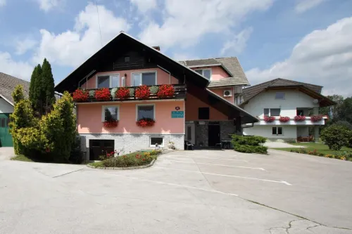 Rooms & Apartments Jana Hotels in Kranj