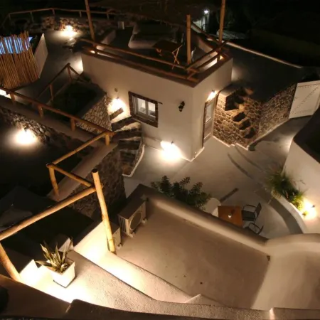 Fertimo Suites - Authentic Cave Homes with Private Hot Tub Отели рядом с достопримечательностью «Музей-винодельня»