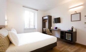 Sarzana's Rooms