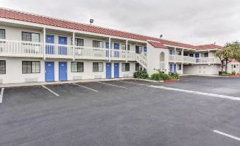 Motel 6 Salinas, CA - North Monterey Area
