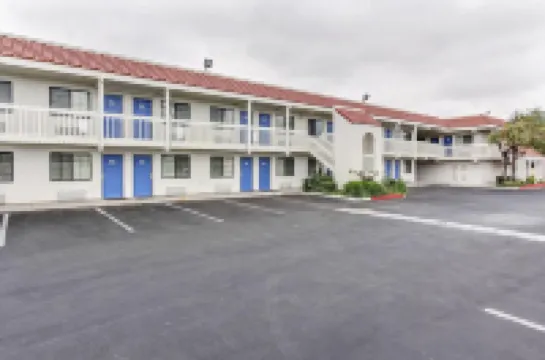 Motel 6 Salinas, CA - North Monterey Area
