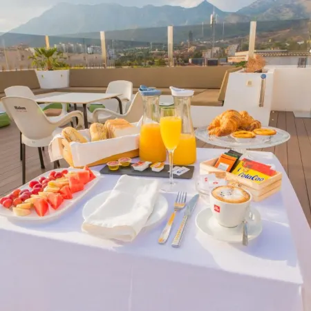 Daos Suites & Terrace Marbella
