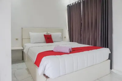 RedDoorz Syariah @ Raya Punten Batu Hotels in Bumiaji