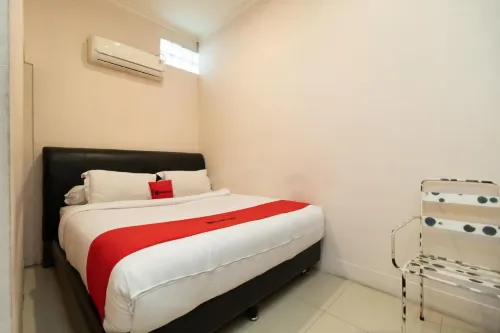 RedDoorz at Fella Homestay Medan Hotels in Silalas