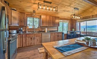 Sprawling Mountain-View Cabin 5 Mi to Mesa Verde