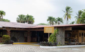 Hotel Las Espuelas, Bar & Restaurant