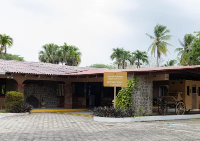 Hotel Las Espuelas, Bar & Restaurant Отели рядом с достопримечательностью «Река Ла Арена»
