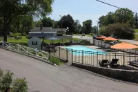 Heidi's Inn - Pools
