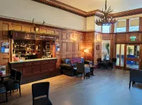 The Caledonian Claymore Hotel - bar