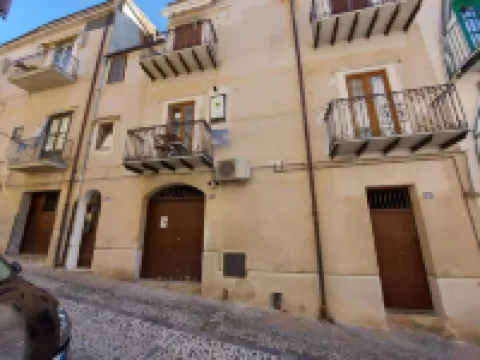 Casa dei Normanni RUGGERO